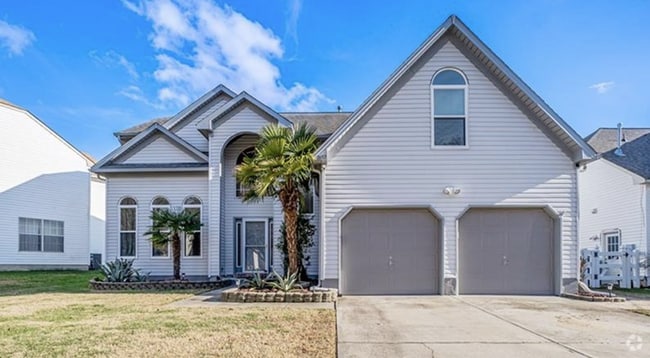 Building Photo - Beautiful 4 bedroom house in a great schoo...