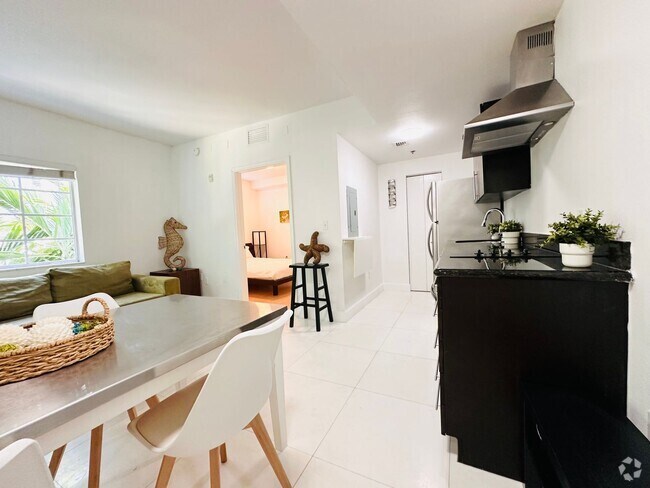 Building Photo - Bright and furnished 1/1 in classy remodel... Rental