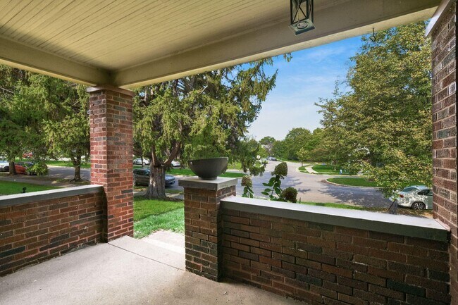 Photo - 1111 Northwest Blvd