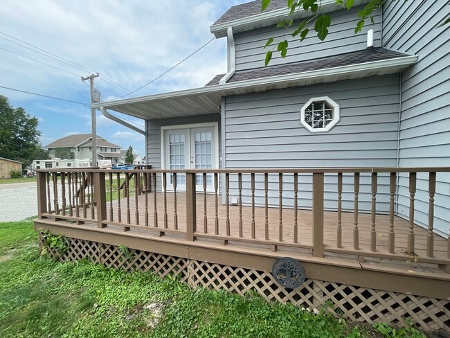 Photo - 127 E Main St