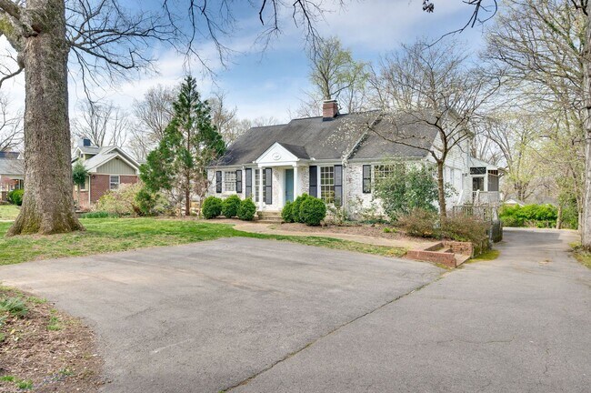 Photo - Beautiful 4BD/3.5BA home in the heart of Green Hills.