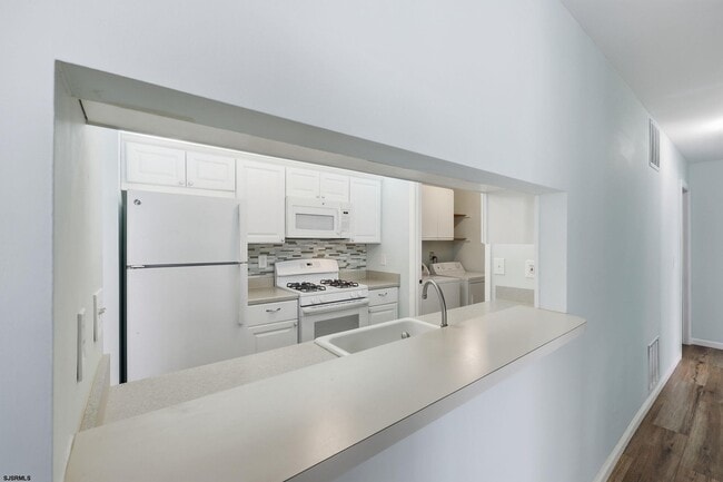 Photo - 89 Sussex Pl