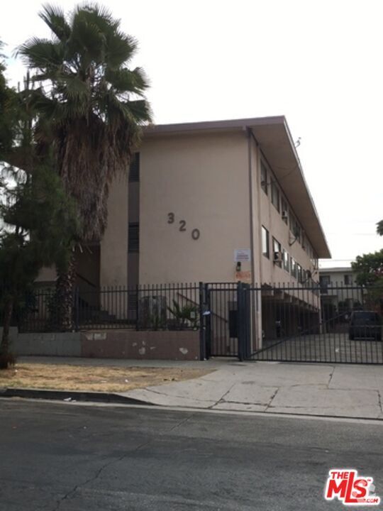 Building Photo - 320 S Hobart Blvd Unit 2 Rental
