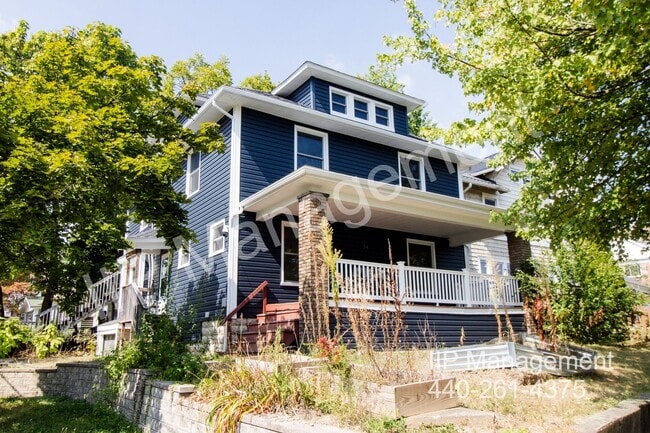 Building Photo - 54 S Portage Path Unit Up Front Rental