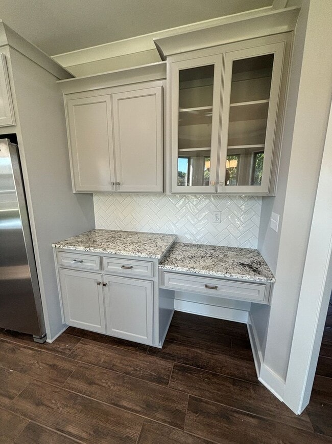 Photo - Like new.. GORGEOUS TIBURON BEAUTY.. Close to Barksdale Air Force Base.