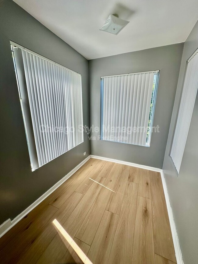3302 W Fulton Blvd Unit 3