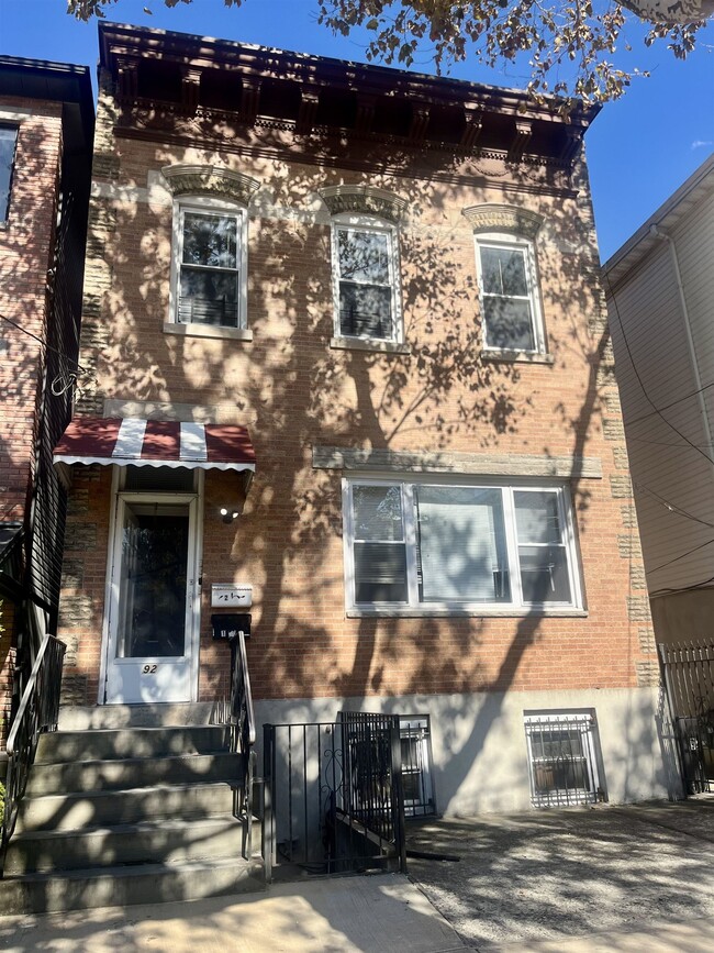 Building Photo - 92 Leonard St Unit 2