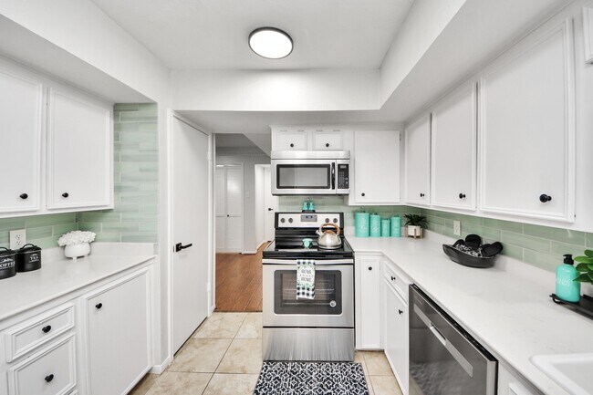 Photo - 18209 Vinland Dr