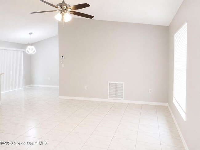 Photo - 998 Camden Ave NW