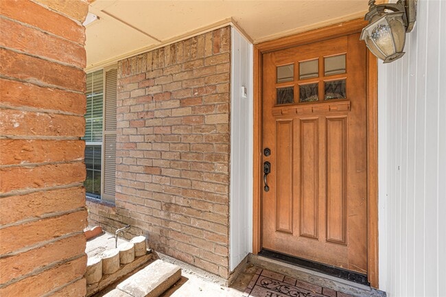 Building Photo - 9319 Jaywood St