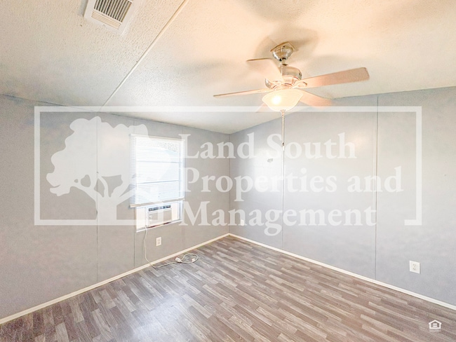 Photo - 425 Longfellow Blvd