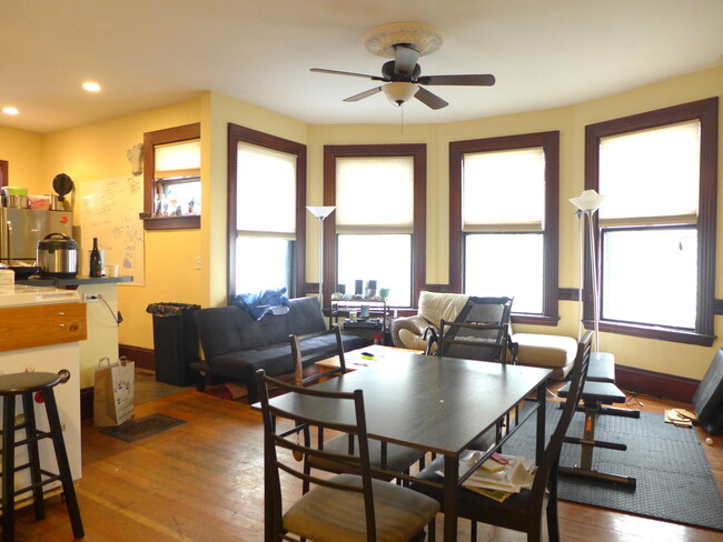 Photo - 6 Oswald St Apartment Unit 1