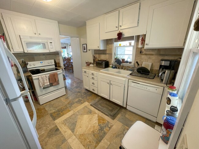 Photo - 817 E 5th St