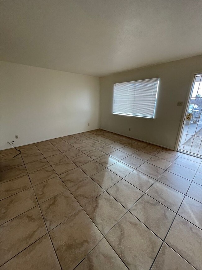 pay-1825 - pay-1825 Apartment Unit 2