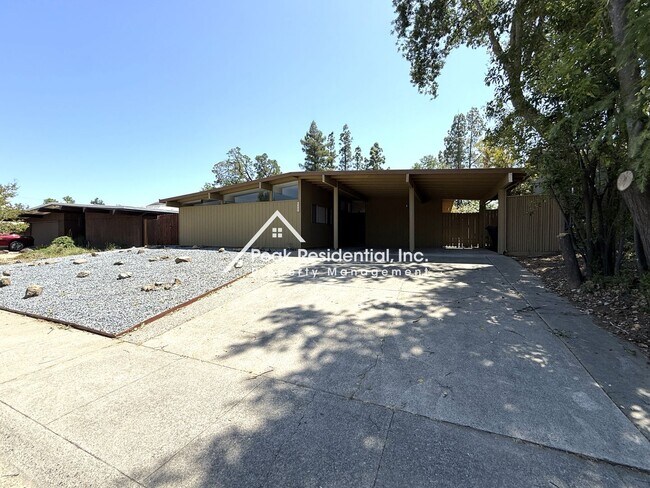 Mid-Century Modern 3bd/2ba Near Madison & ... - Mid-Century Modern 3bd/2ba Near Madison & ... Casa