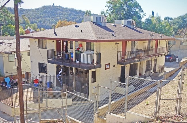 Photo - 200-202 Avenue 58