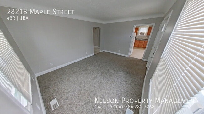 Photo - 28218 Maple St