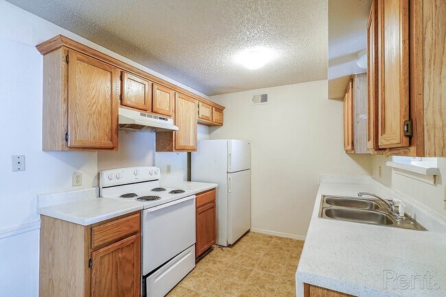 Kitchen - Village Square of Jacksonville