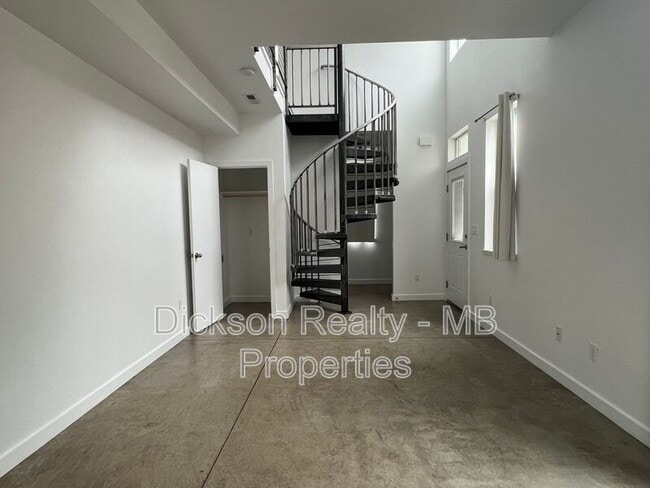 Photo - 263 Thoma St