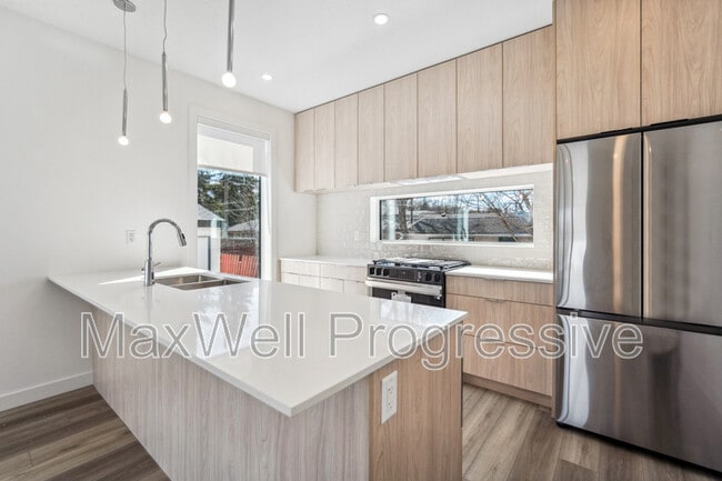 Photo - 9017-9093 93 St NW