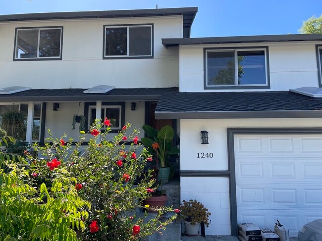 Photo - 1240 Oak Knoll Dr