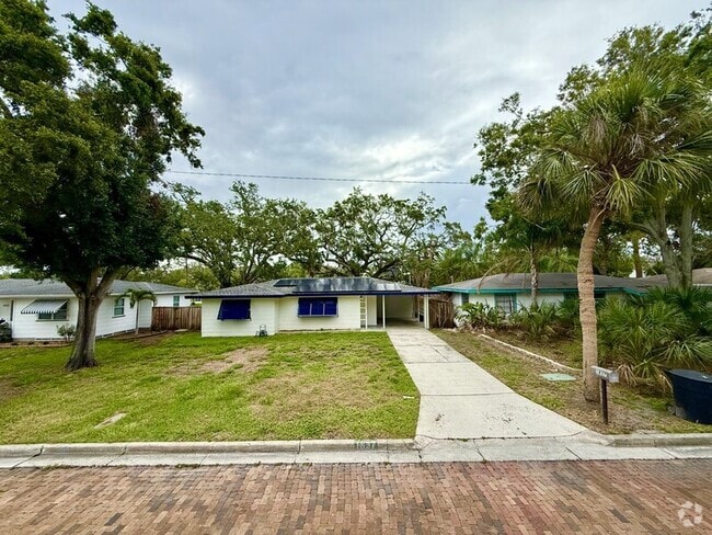 Building Photo - 1837 Pasadena Dr Rental
