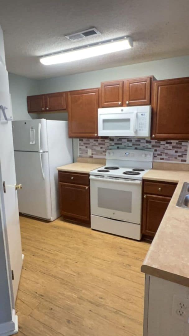 Building Photo - 2-Bedroom, 2-Bathroom Condo