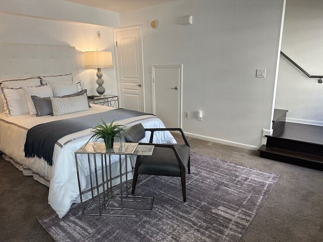 7320 Hawthorn Ave Unit 300