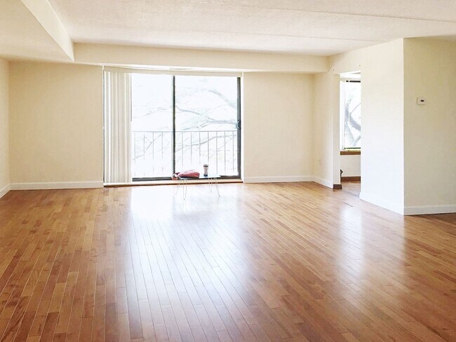 Building Photo - Brookline 3 bed 2 bath…..