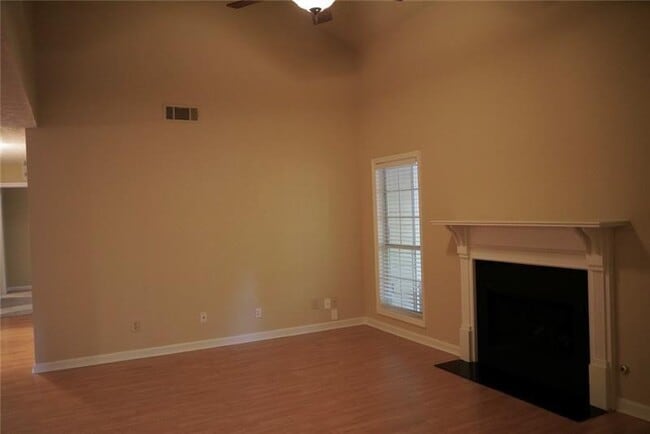 Photo - 4001 Riverlook Pkwy SE Unit 210