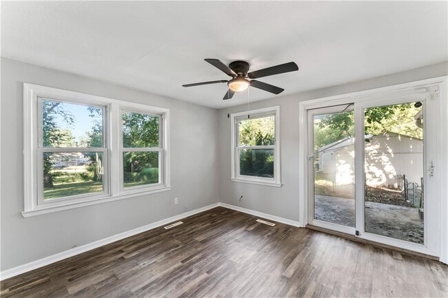 Photo - 7036 Hunter St