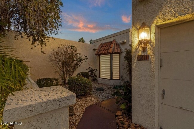 4611 E Desert Dr