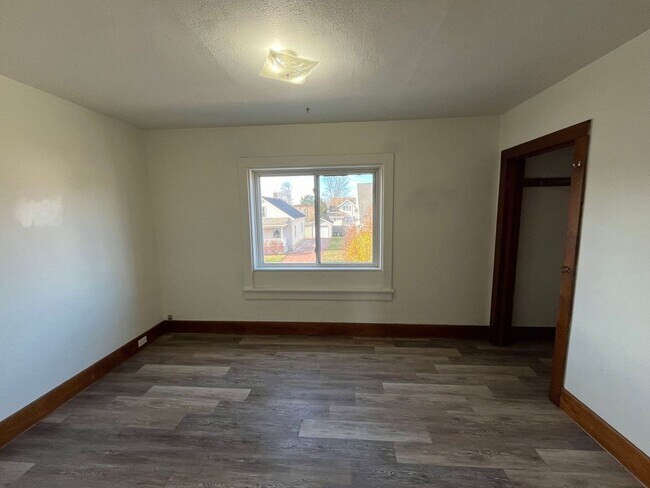 Photo - 725 Werle Ave Unit Upper