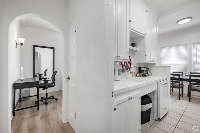 Photo - 141 S Elm Dr