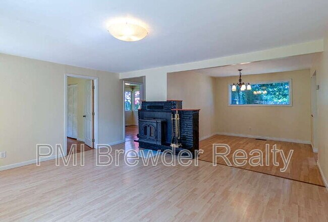 Photo - 527 Madison St