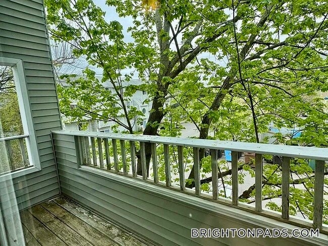 Photo - 144 N Beacon St Unidad B2