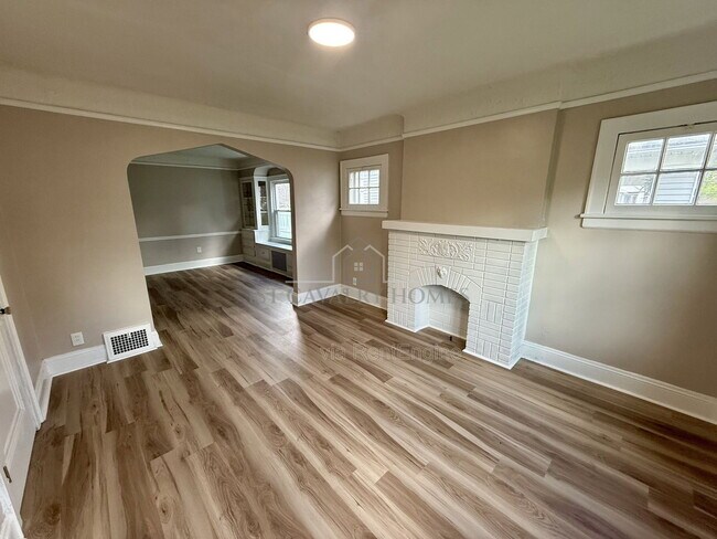 Photo - 656 Hammel St