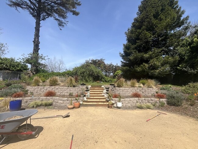 Photo - 3BD/2BA Arcata home features large backyard, quiet neighborhood!