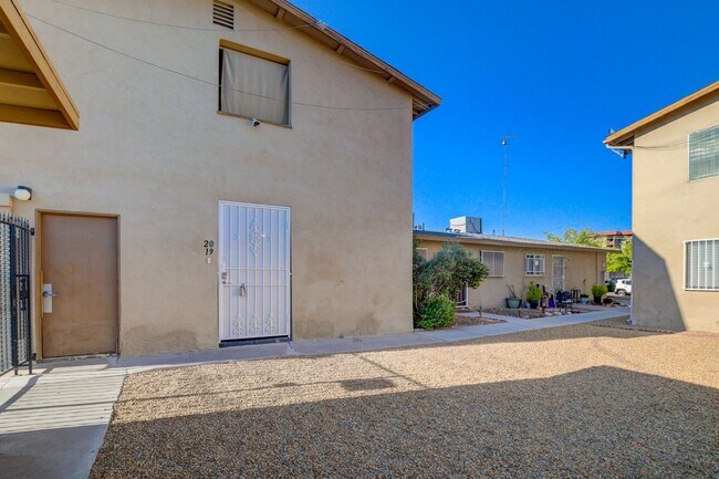 Photo - Completely Updated and Move-In Ready, 2 bedroom, 1 bath first floor unit! Unidad 19