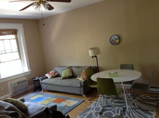 living room - 2010 Kalorama Rd NW Unit 302