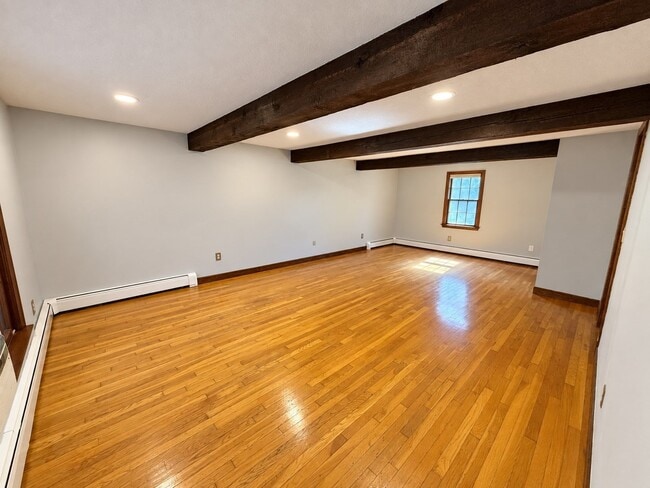 8 Robin Rd