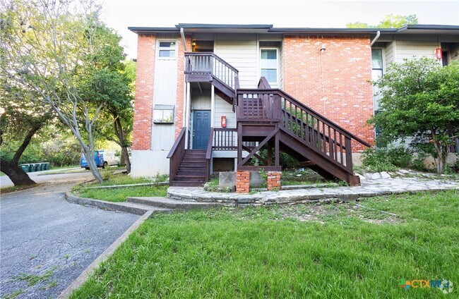 Building Photo - 430 Lindsey St Unit A1 Rental