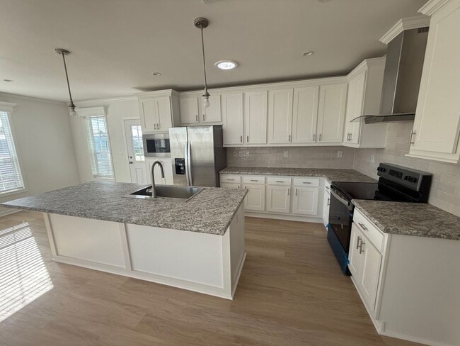 Photo - 4208 Queens Way