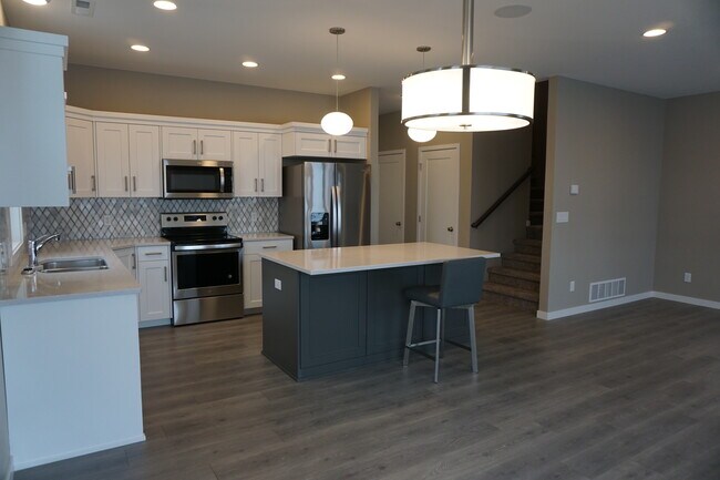 Hermosa cocina - 3805 Stacy Dr