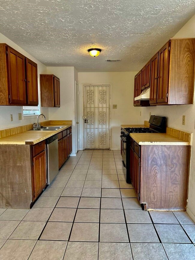 Photo - 2015 Lazy Ln