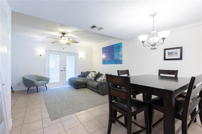 Photo - 2863 NE 15th St