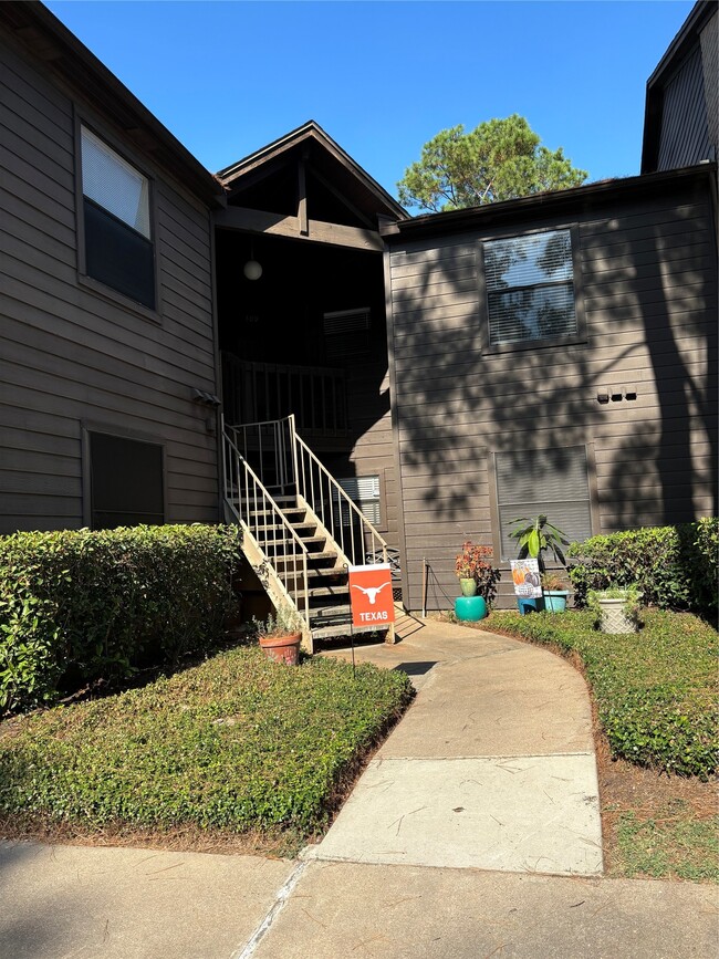Building Photo - 12755 Mill Ridge Dr Unit 309