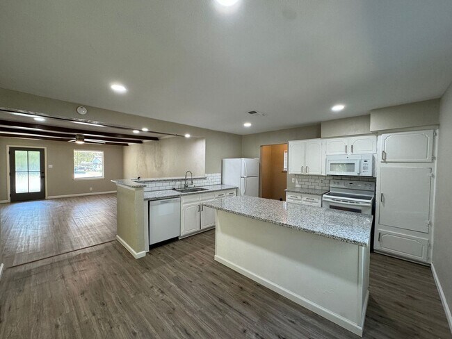 Photo - 2624 Woodlawn Dr