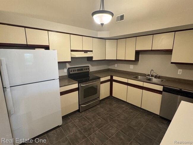 Photo - 19317 Surrey Ln