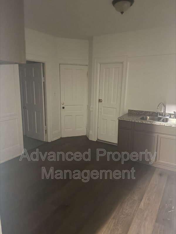 Photo - 934 W Chambers St